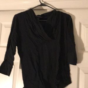 3/4 sleeve black top.